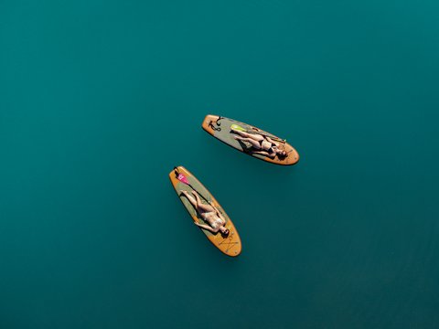 Gäste auf dem Stand-Up Paddle im Brienzersee