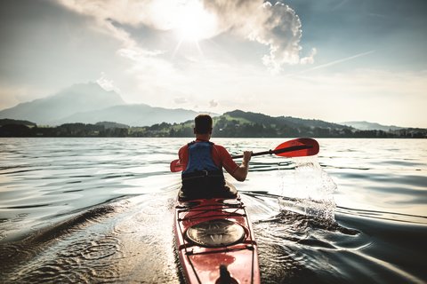 Auf dem Vierwaldstättersee Kanu fahren