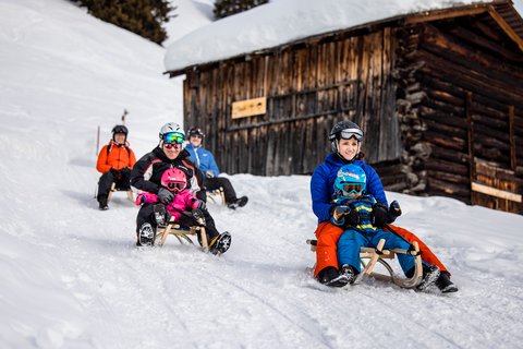 Schlitteln in Davos, der Heimat des Schlittensports Schlitteln in Davos, der Heimat des Schlittensports