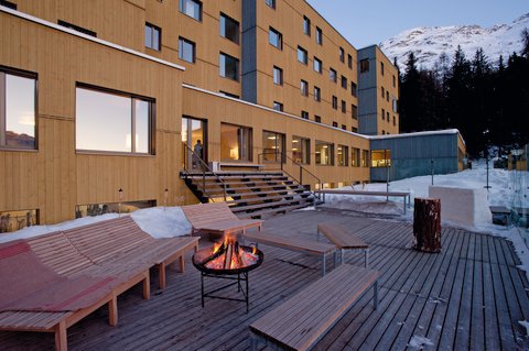 Jugendherberge-St-Moritz-Winter-Terrasse-Michel_van_Grondel-03.jpg