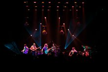 Eine Band spielt auf der Bühne des Lauter Festivals in Zürich