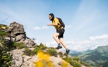 Gast auf einer Wanderung rund um die Jugendherberge Gstaad.