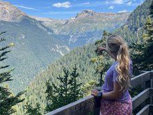 Christina Ragettli auf einer Wanderung in Crans-Montana.