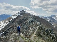 Christina Ragettli auf einer Wanderung in Davos.