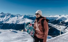 Sina Candrian beim Snowboarden in Davos